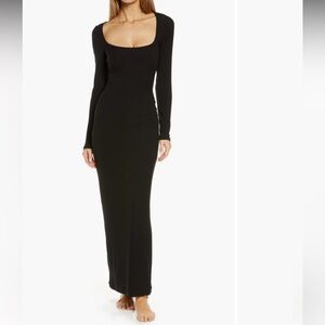 Skims SOFT LOUNGE
LONG SLEEVE DRESS